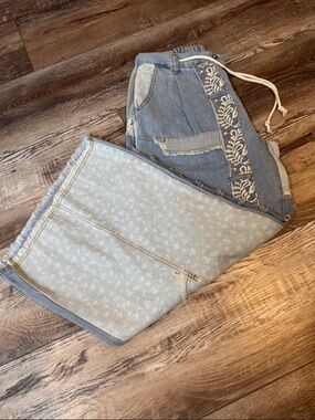 NWOT POL Light Blue Embroidered Jeans